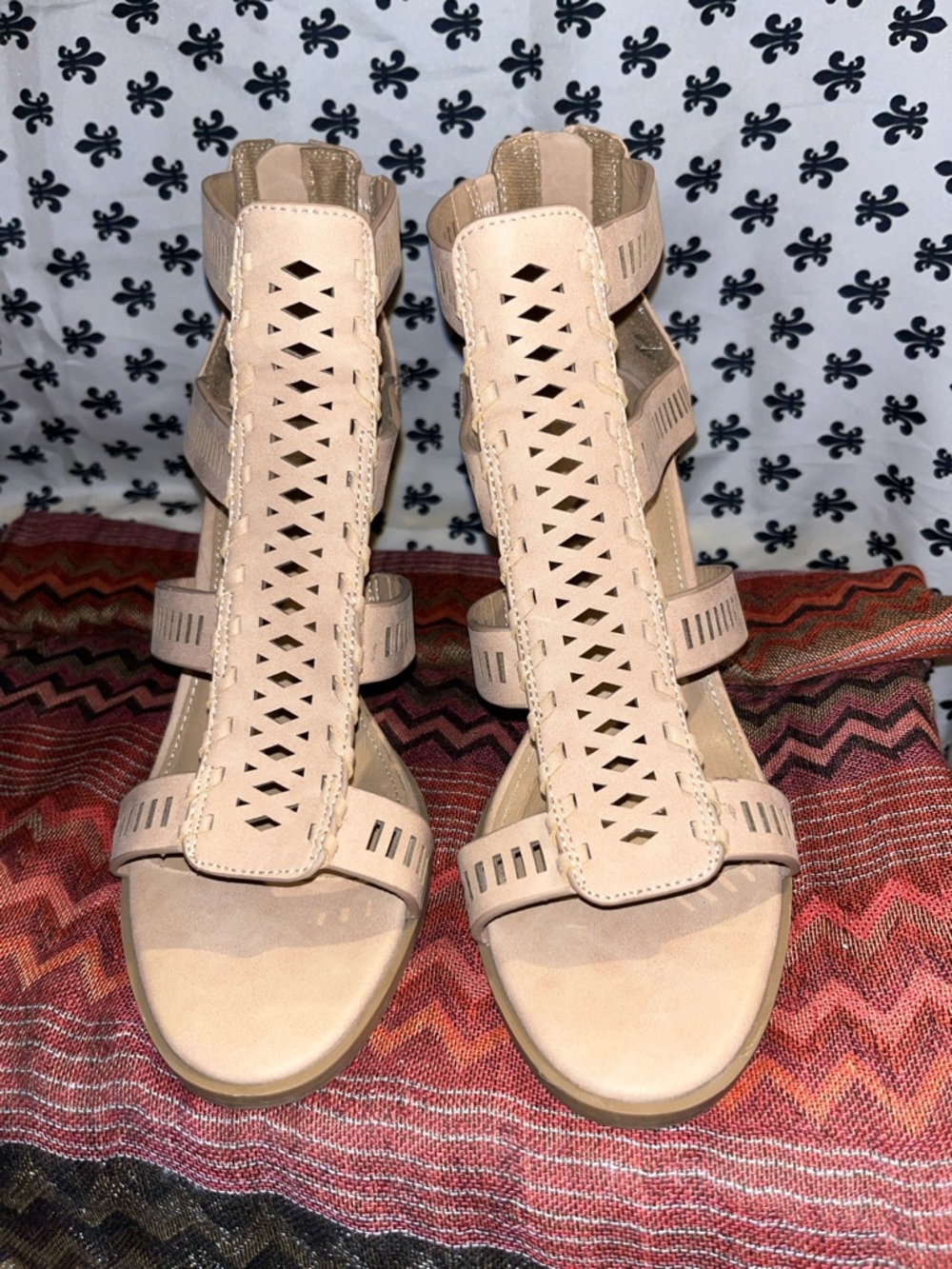 Dulce vitaWomen’s Beige Cutout Gladiator Sandals
